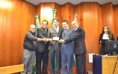 Dr. Eduardo recebe homenagem da Câmara Municipal de Goiânia