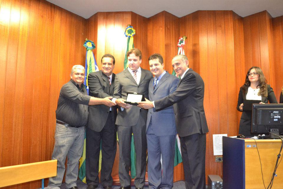 Dr. Eduardo recebe homenagem da Câmara Municipal de Goiânia